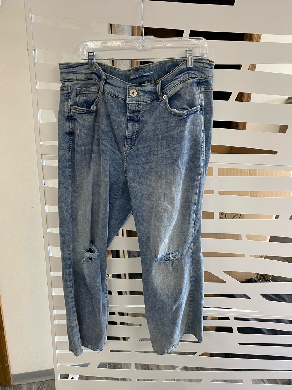 Relaxed Boyfriend Jeans in Faded Light Blue